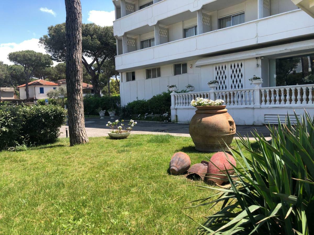 Domizia Palace Hotel Baia Domizia Exterior foto